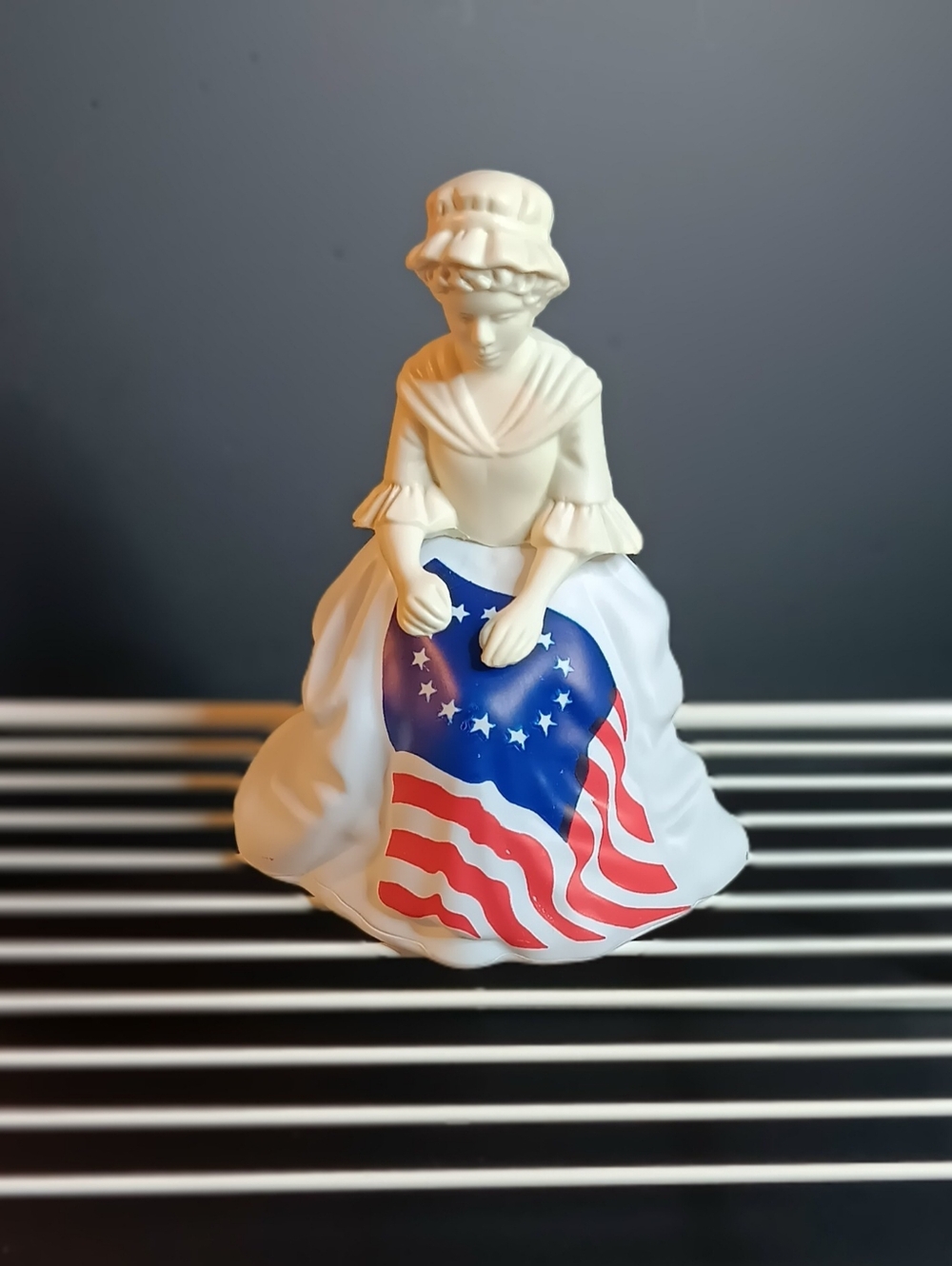 Vintage 1976 Avon Betsy Ross Figurine Cologne Bottle 5.5" H×4.5"W×3"D